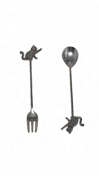 Небольшая ложка и вилка