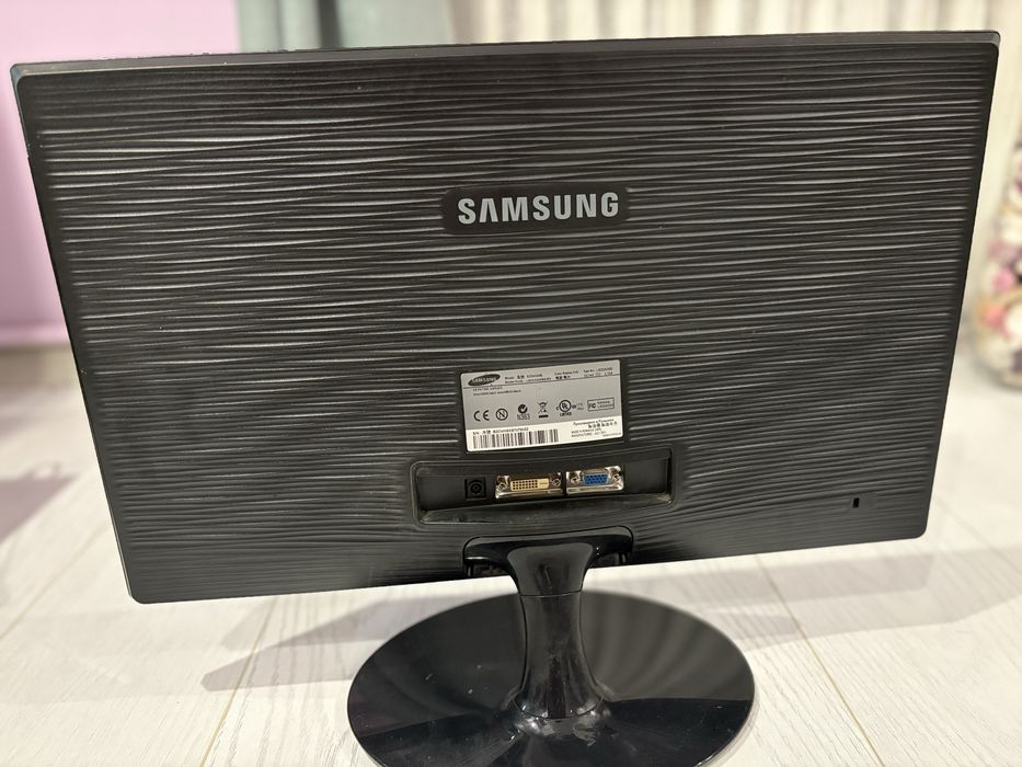 Монитор Samsung SyncMaster S22A300B – 23 инча