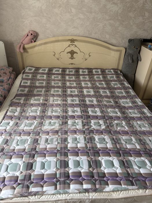 Продам кровать двуспальную.
