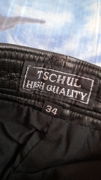 Vhnd pataloni de pele sunt mai mult noi