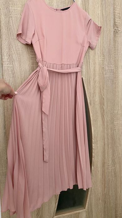Rochie cu pliuri si cordon in talie