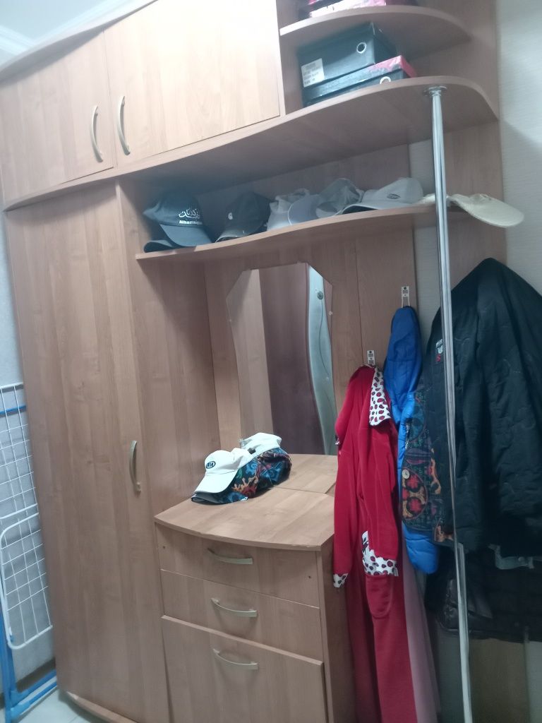 Продам Б/у прихожую