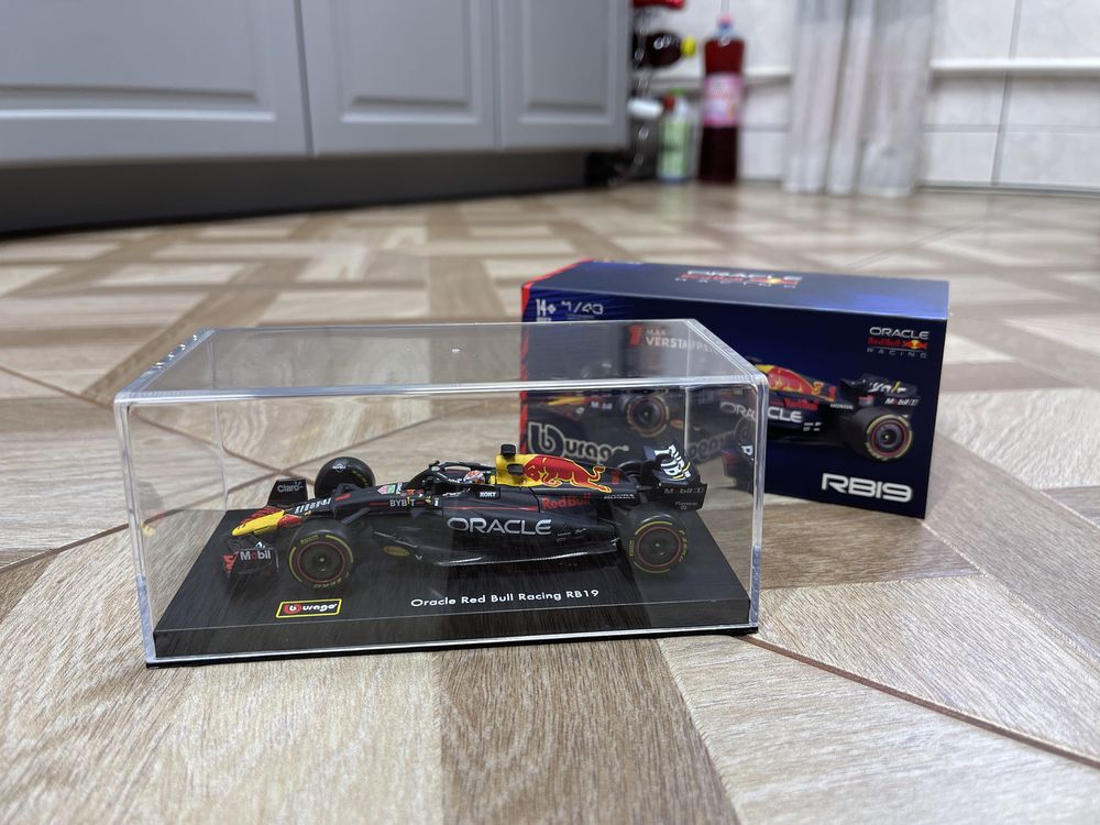 Macheta Formula 1 RedBull RB19 Max Verstappen 1/43