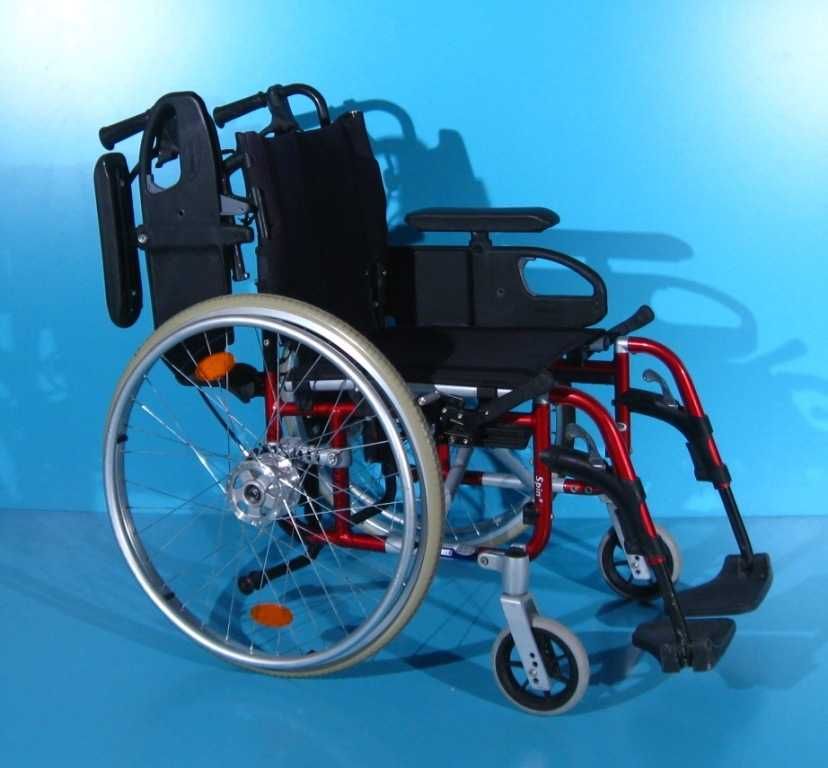 Scaun/carucior cu rotile pliabil Invacare / latime sezut 40 cm