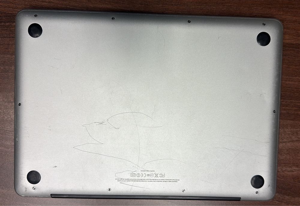 Vând laptop Macbook Pro Late 2013 15” + baterie noua