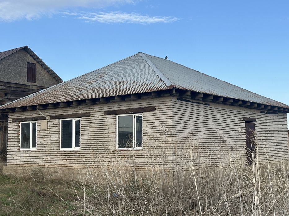 Продам недстроенный дом