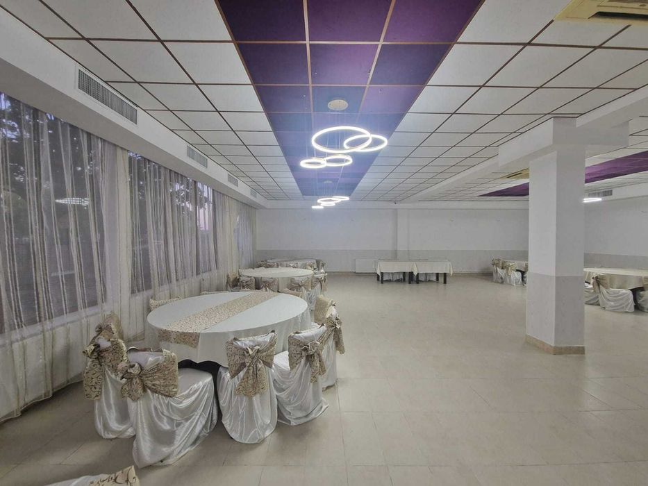Mese rotunde lemn ( 8 - 10 persoane) pentru evenimente