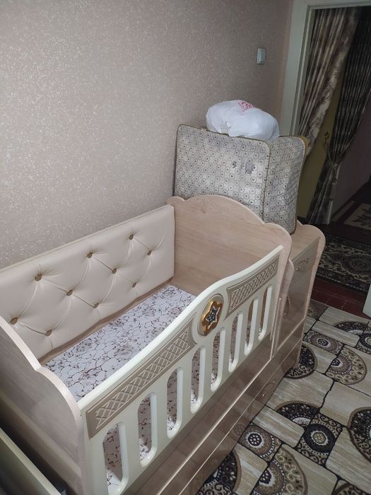 Крават ичидаги хамма нарсаси билан