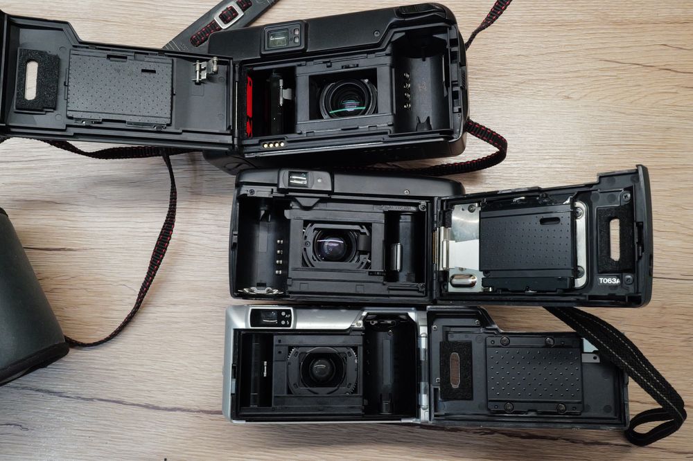 Vand aparate foto film Nikon TW zoom Chinon si Pentax point and shot