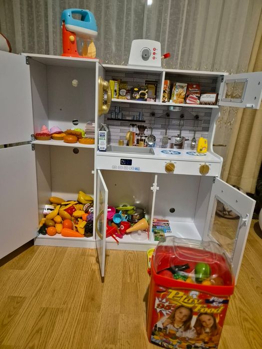 Bucătărie de lemn pentru copii, ca nouā