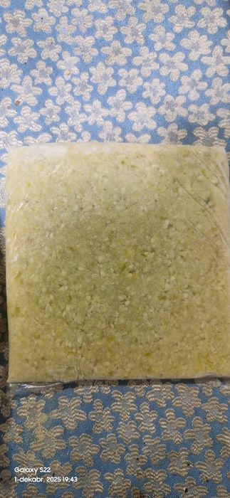 Sarimsoqpiyoz maydalanib muzlatilgani