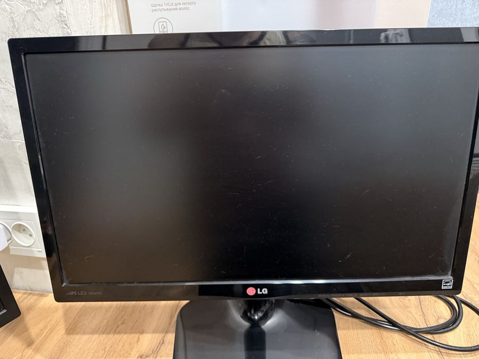 Три монитора LG + BenQ, комплект, всё работает