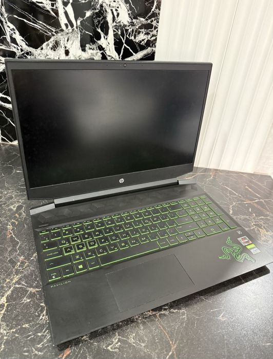 Игровой ноутбук в идеальном состоянии