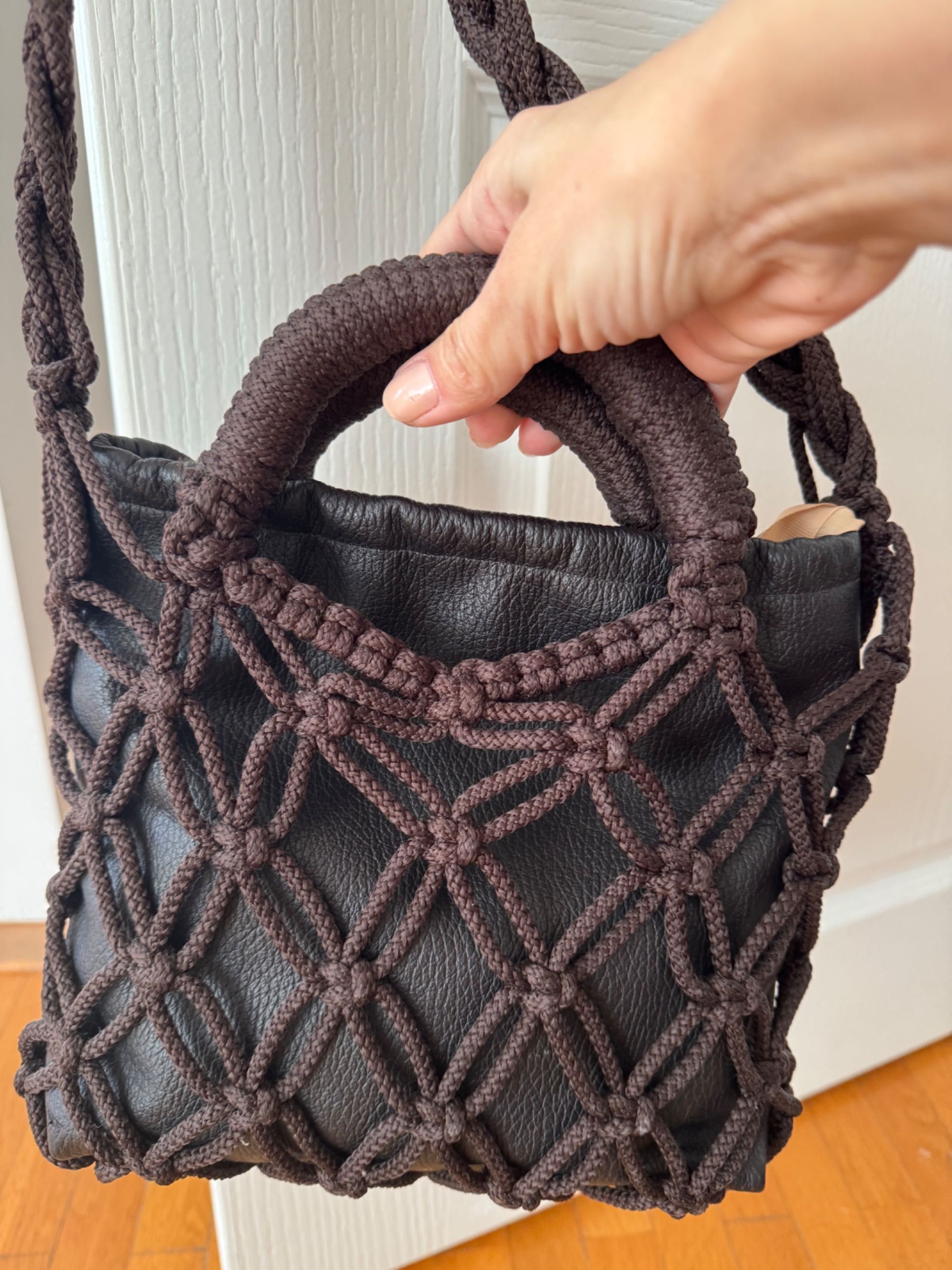 плетена чанта, хастар от естествена кожа.