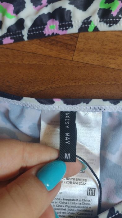 Costum de baie  nou  cu eticheta