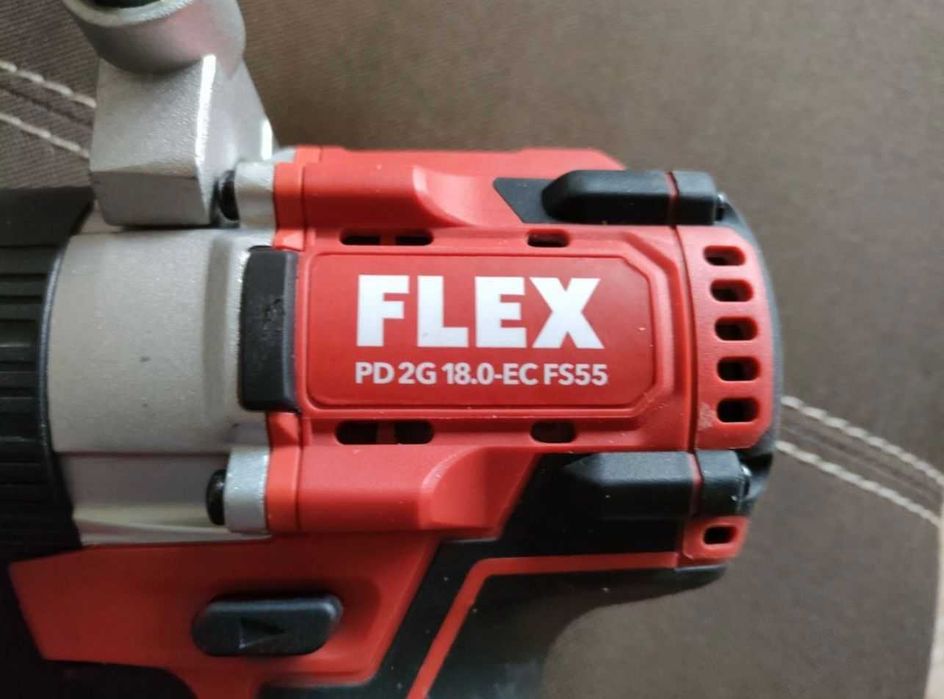 Bormasina cu percutie si de Rigips Flex de 18V  5Ah și înc, rapid.