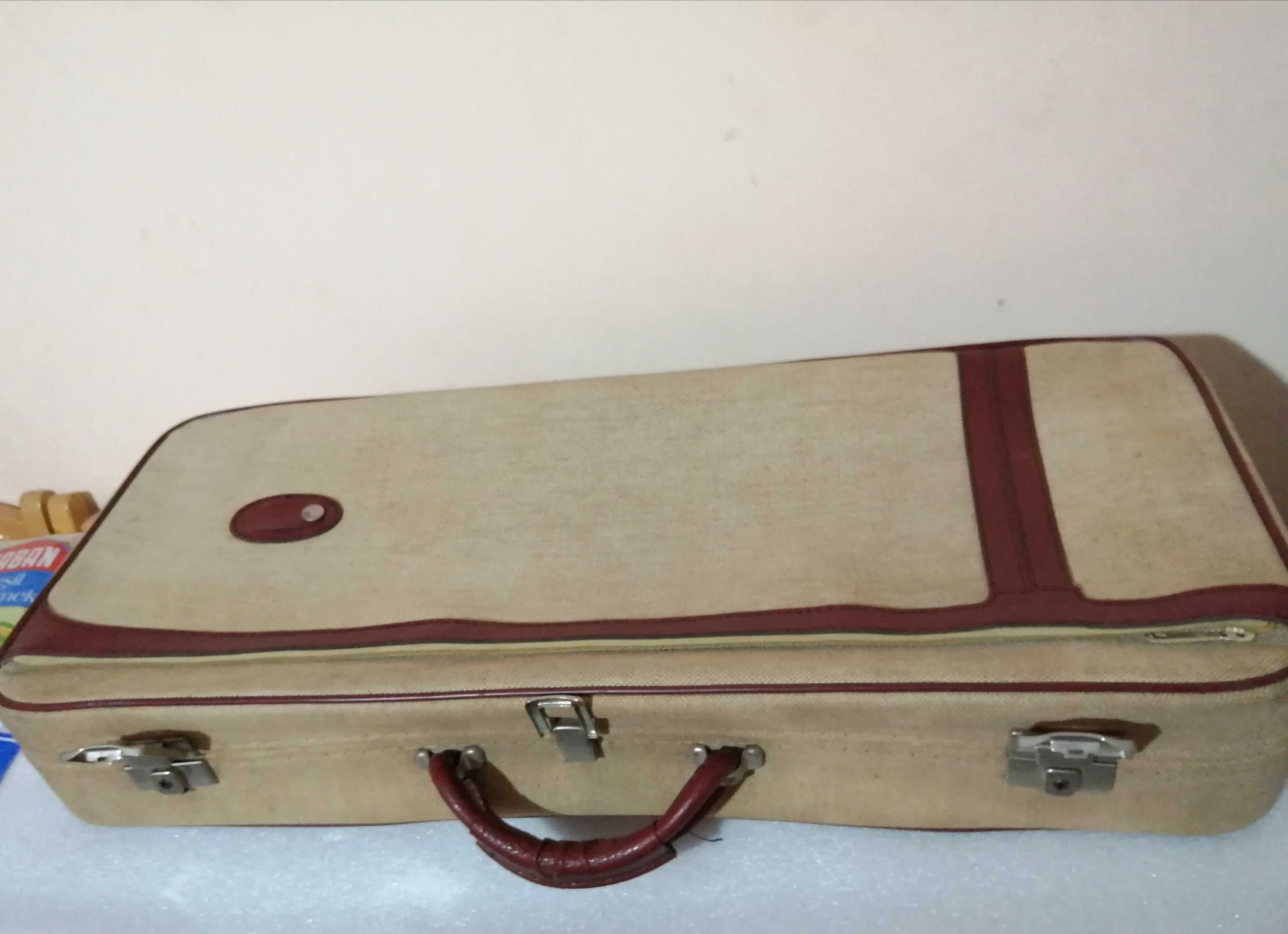 Дълъг куфар за багаж