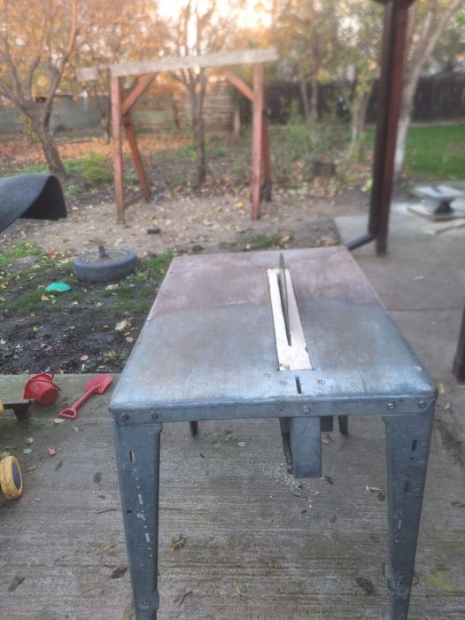 Vând circular 2.2kw