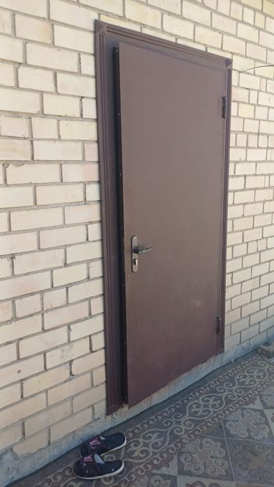 Дверь наружная 40000 тг