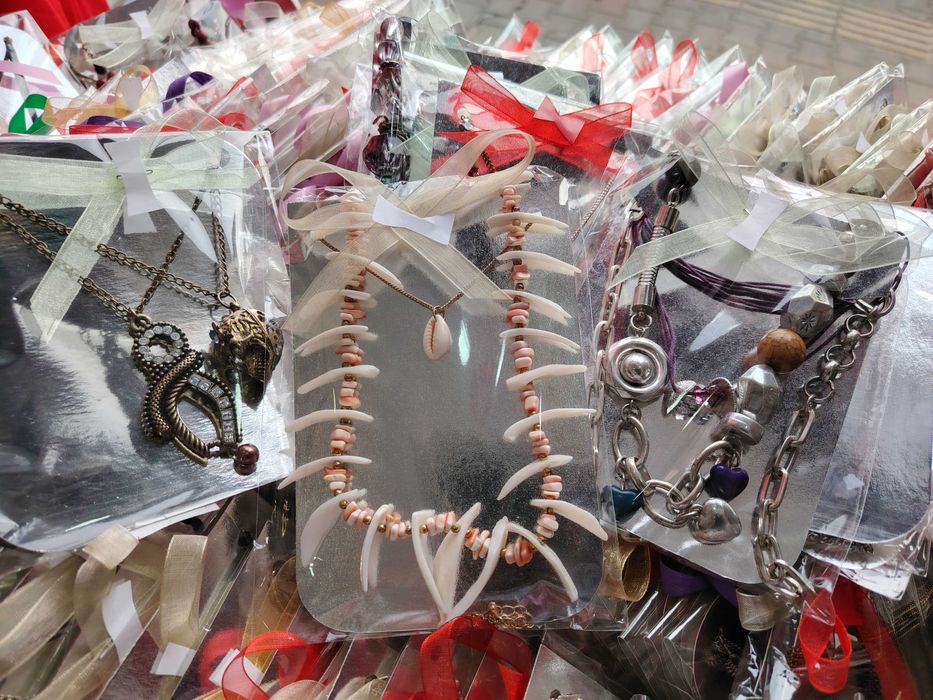 Бижута , комплекти от 4лв до 12лв