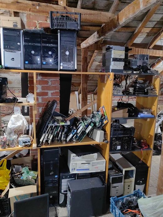 Компютри, дънни платки с процесори, захранвания, видео карти и мн др