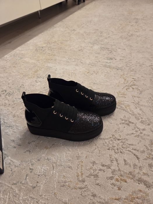 Продам новые полуботинки 37