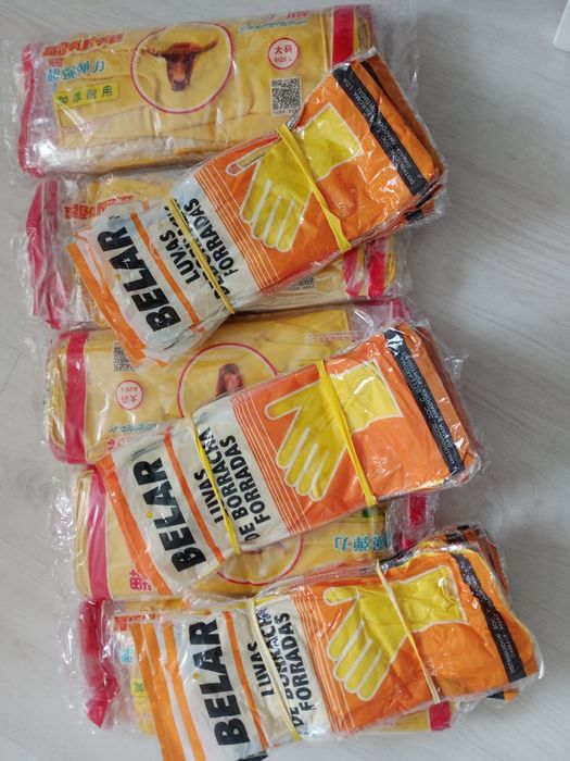 Продам резиновые перчатки, размеры  L, M.