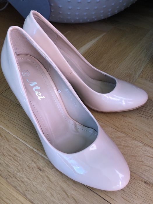 Дамски обувки лачена кожа цвят екрю 36 номер нови