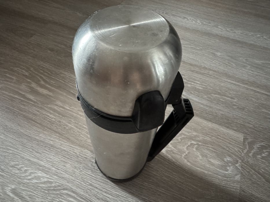 Продаётся походный термос 2 литра