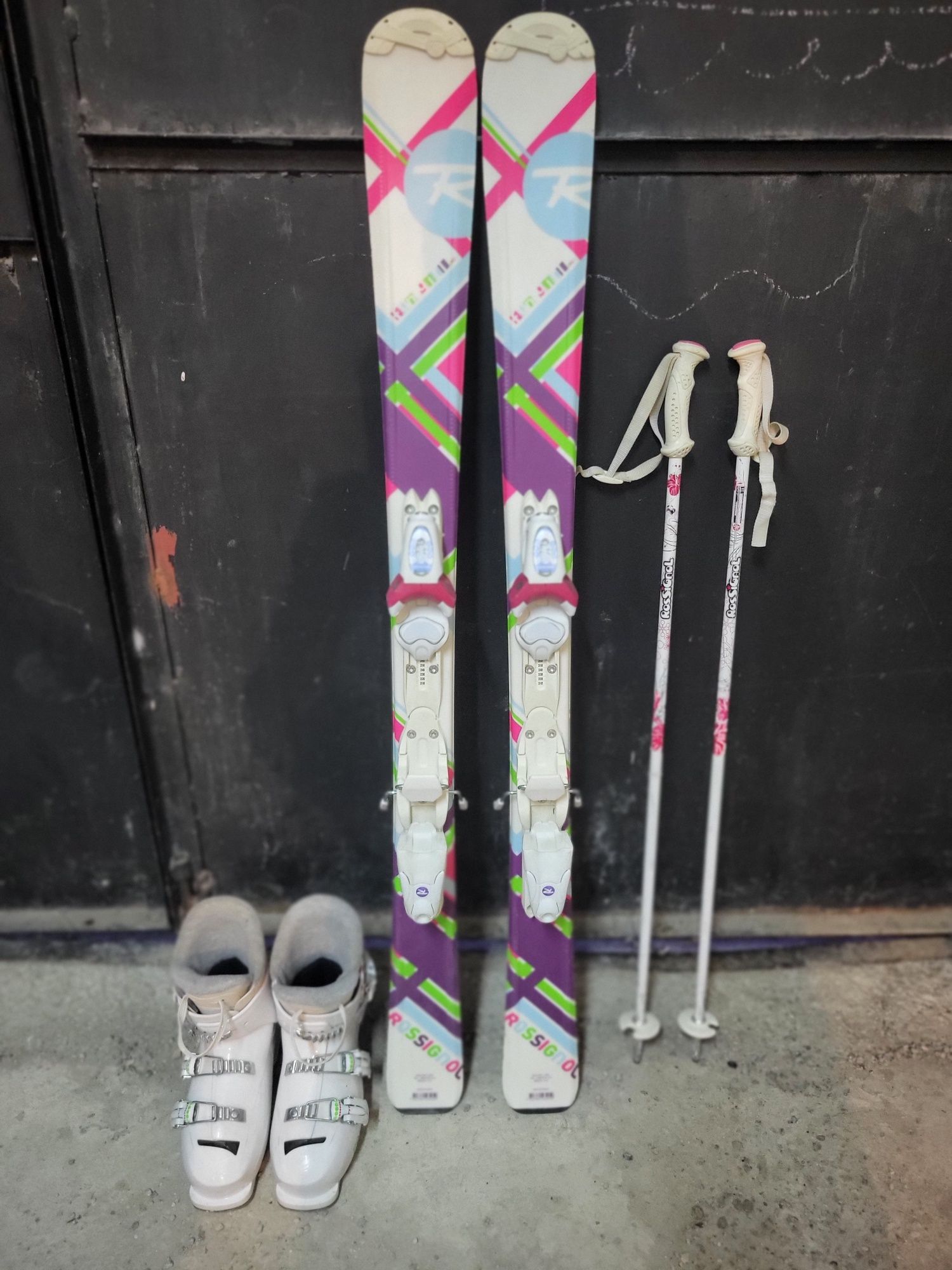 Комплект ски, ски обувки и щеки Rossignol