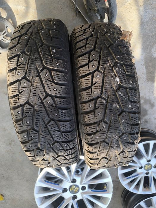 Зимние шины шипованые  185\65/R15   YKOHAMA