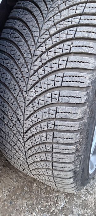 225/40/18 Goodyear дот 22 всесезонни
