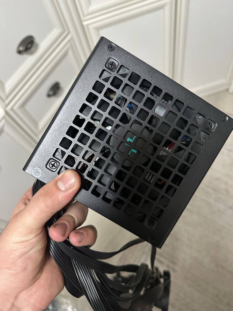 Блок питания Deepcool PF650, новый, шумит!