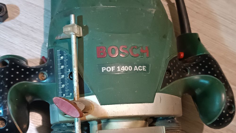Оберфреза Bosch POF 1400 ACE
