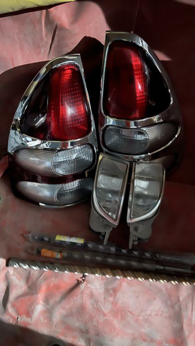 Продается передня противатуманная фара и заднаяя фара