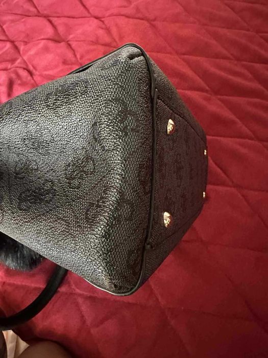 Дамска чанта Guess