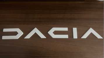 Sigla initiale Dacia spate oferta