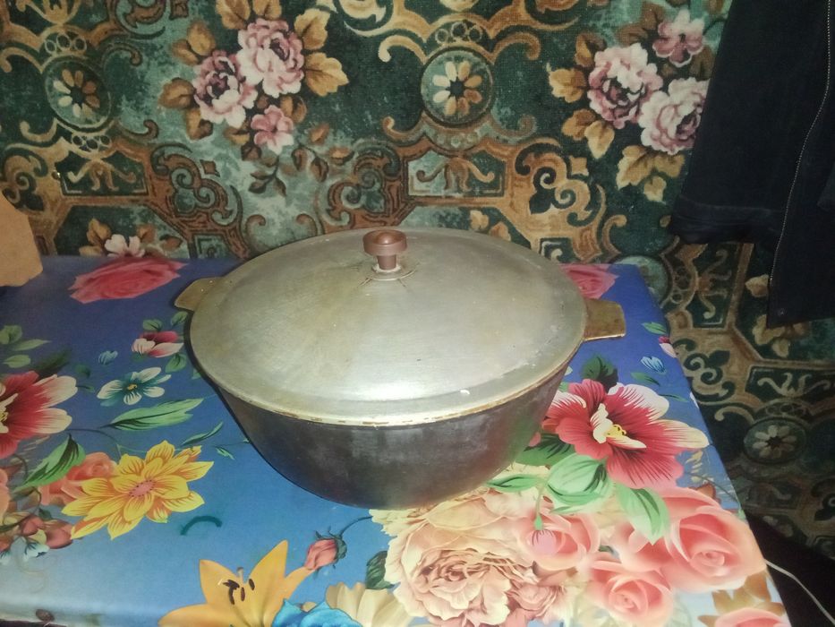 Казан чугунный б/у. Мясорубка.