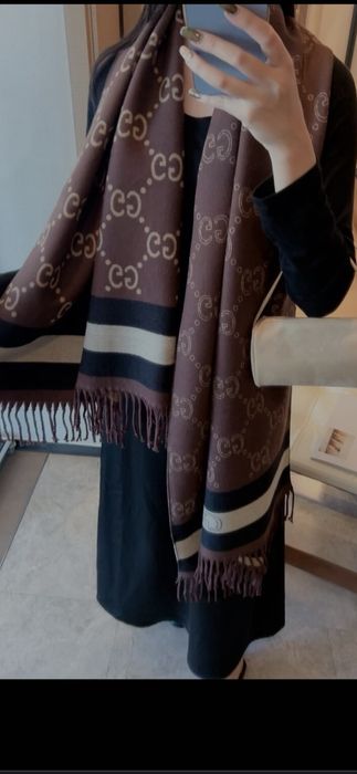 Esarfa-fular Gucci, model 2026