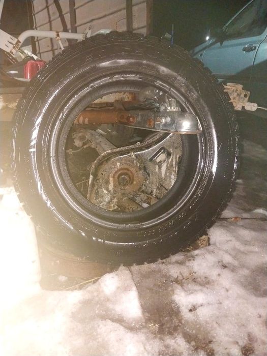 Продам покрышки зимние в среднем соссостоянии 195/65 R15 95T