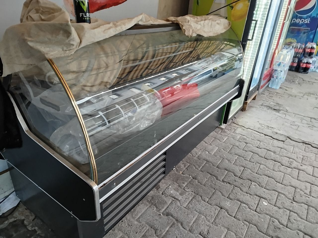 Vitrina xolodilnik