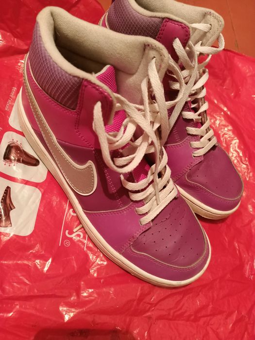 Продам кроссовки фирменные кожаные фирма NIKE  размер 37