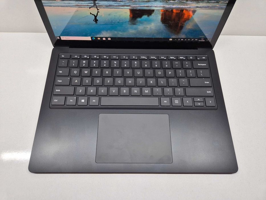 Microsoft Surface  Core i5-1035G7 4 yadro / 8 potok 8/256 GB M.2 NVMe