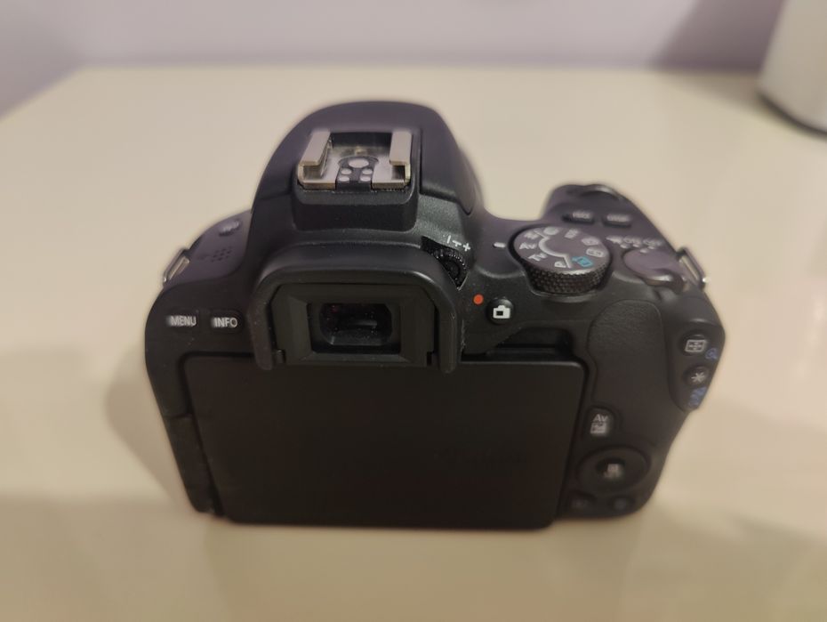 Canon EOS 200D-Aparat foto DSLR