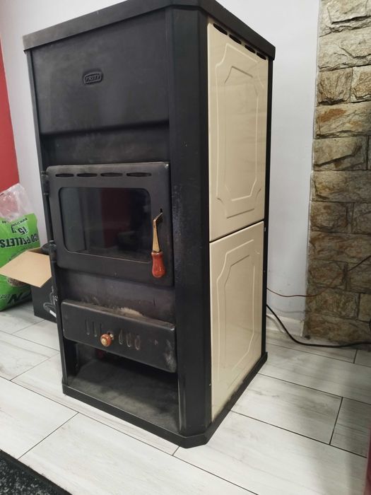 Камина с водна риза прити