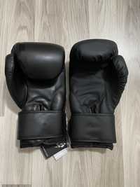 Нови Боксови ръкавици Venum