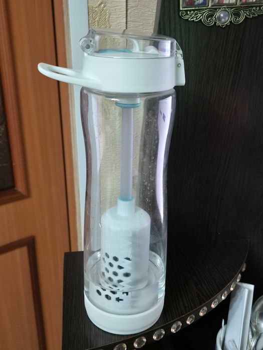 Бутылка  с  фильтром  для воды.