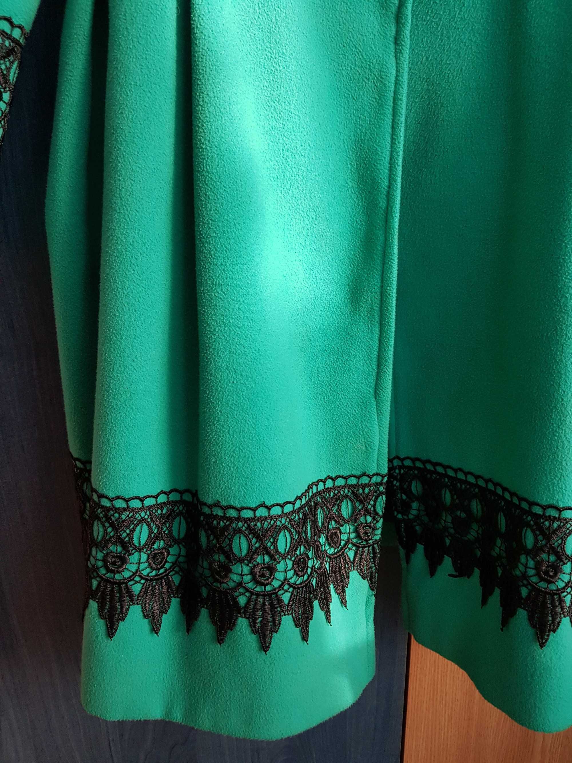 Palton damă verde cu dantela neagra , marime 40/42 , ca nou