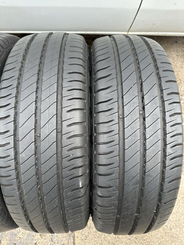 Гуми 205/65/16 c за бус Michelin