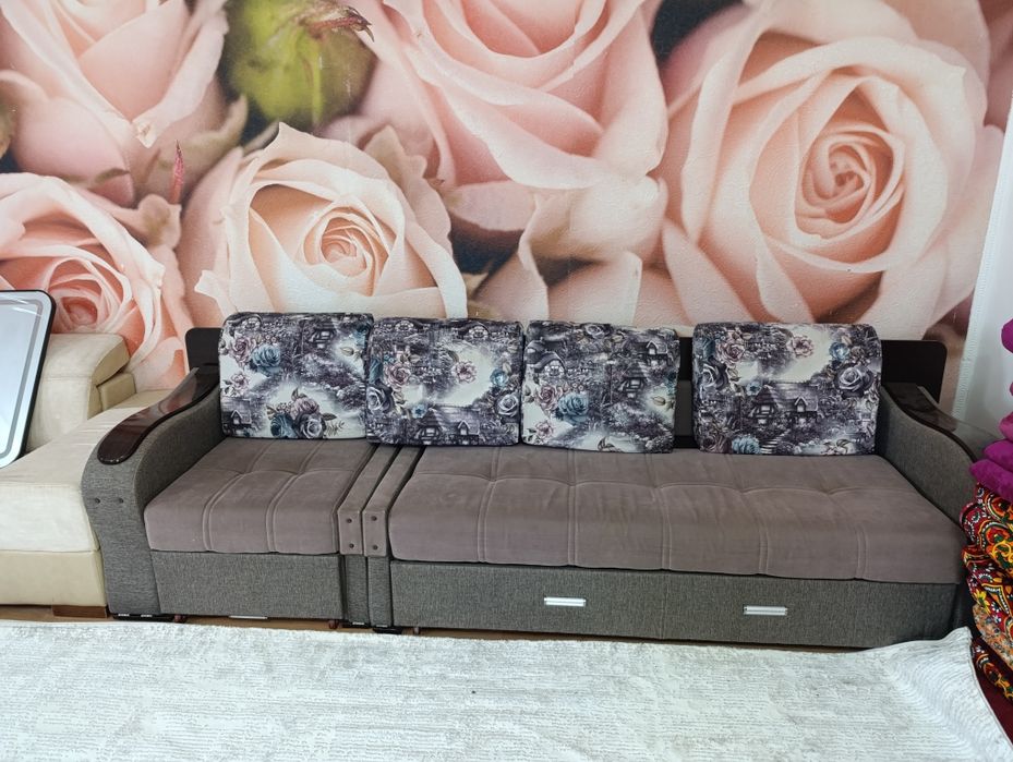 Продам комплект мебели: диван-трансформер + стол + кресло + уголок